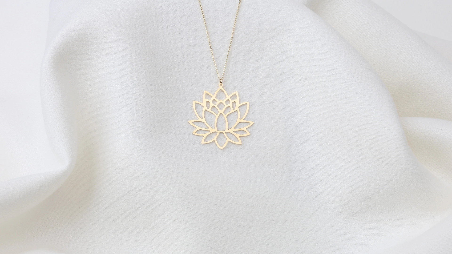 Lotus Çiçeği Kolye